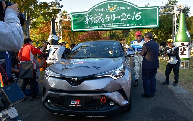 トヨタ C-HR のラリー仕様車（新城ラリー2016）
