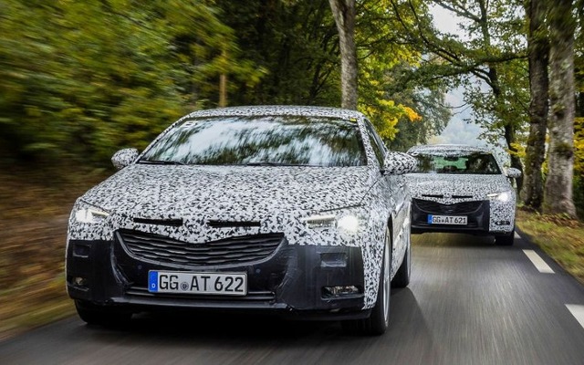 オペル インシグニア次期型の開発プロトタイプ車