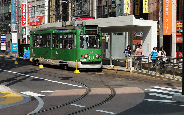 札幌市は市電の運賃変更を申請。認可されると今より30円高い200円になる。