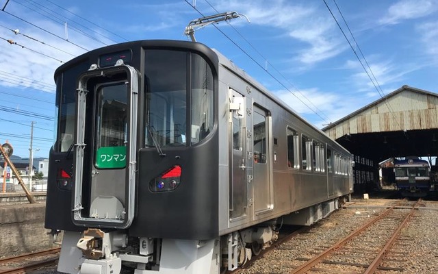 一畑電車のデハ7000系。86年ぶりとなる新車導入を記念して11月20日は全線終日無料となる。