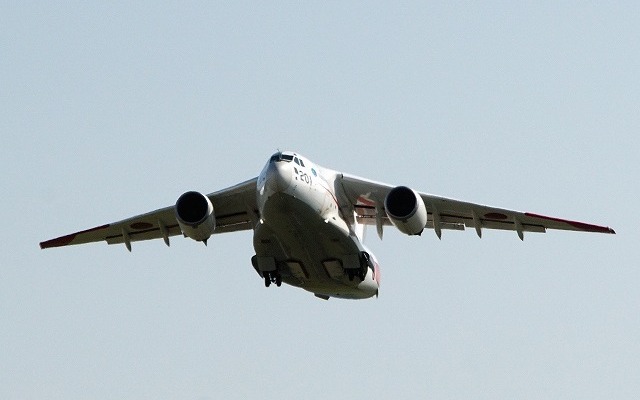 岐阜基地を離陸していくXC-2。