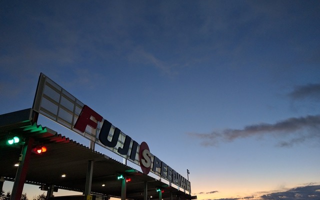 AUTOCAR JAPAN FESTIVAL2016。イベントの朝は早い。夜明け前から続々参加者が集まった。