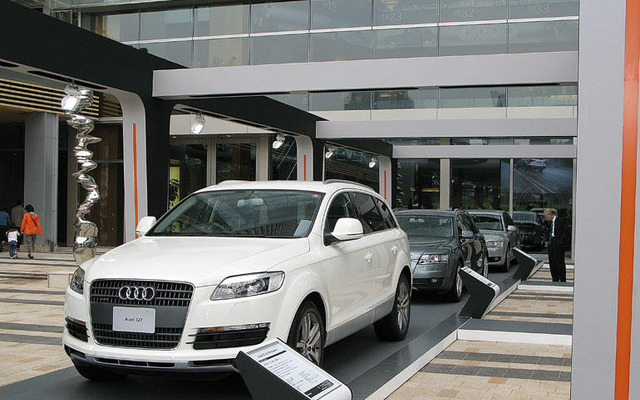 アウディ Q7 を東京ミッドタウンに展示　9-15日