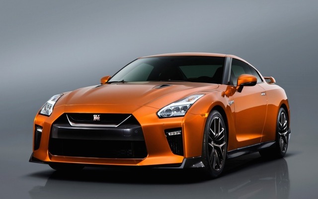 日産 GT-R 17年モデル プレミアムエディション