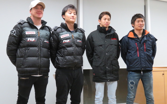 左からキャシディ、山下、佐々木、大嶋。