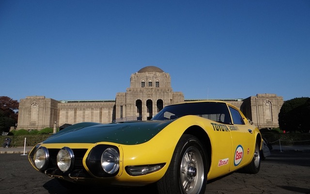 ２台の特別な2000GTのデモンストレーション走行も。これはレコードブレーカーの復元車。トヨタ博物館クラシックカー・フェスティバルin神宮外苑