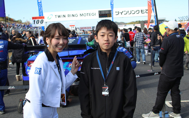 中学生の高野くんが、SUPER GTもてぎ戦で「ZF モータースポーツ・アンバサダー」に挑戦。