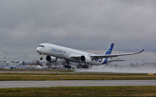 エアバスA350-1000初号機の初飛行