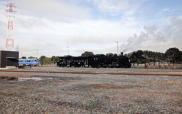 南栗橋車両管区（埼玉県久喜市）の東端、試運転線を走る蒸機C11形207号機