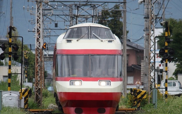 1000系「ゆけむり」は2006年12月に運転開始。今年12月で10周年を迎える。