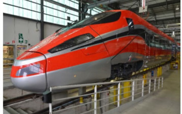高速車両「フレッチャロッサ1000」