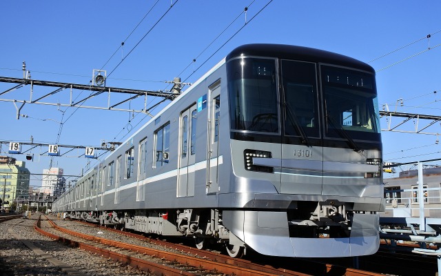 日比谷線の新型電車「13000系」。12月23～25日に「特別運行」が行われる。