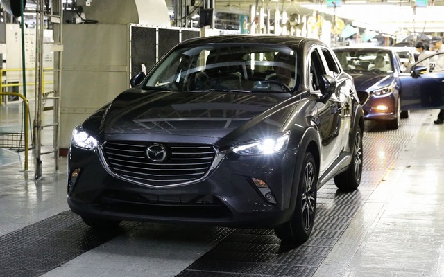 防府第1工場をラインオフするCX-3