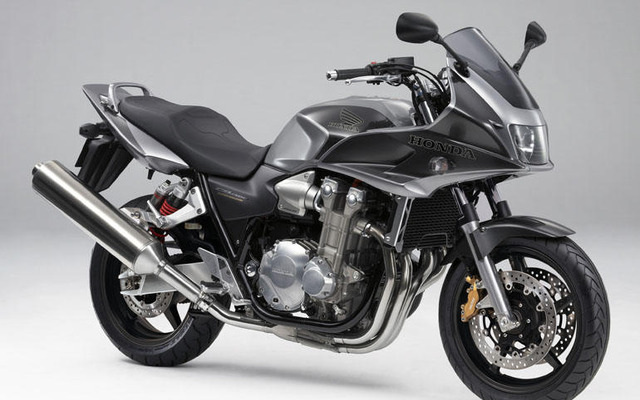 ホンダ、CB1300スーパーボルドールに新カラー追加