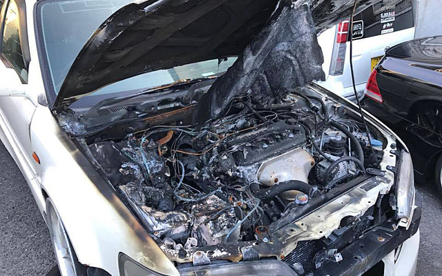 ちょっとしたトラブルで車両が燃える!?　電装品の電源確保・メンテナンスは、知識と経験のあるプロに頼むベシ！