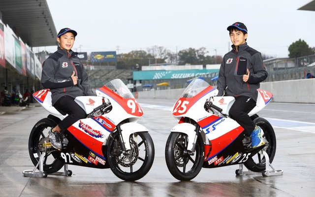 SRS-Motoスカラシップを獲得した中島元気（右）と國井勇輝（左）