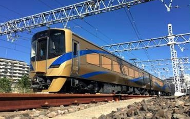 泉北高速鉄道の泉北12000系。営業運転に先立ち撮影会イベントが行われる。