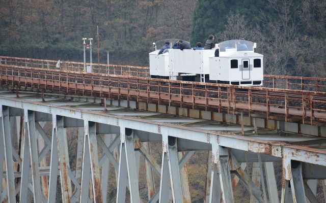高千穂鉄橋を試験運転中の新車両