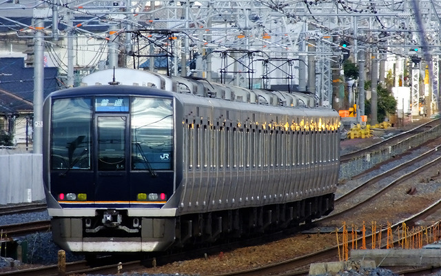 内側線を外側に移設する前の新駅設置現場