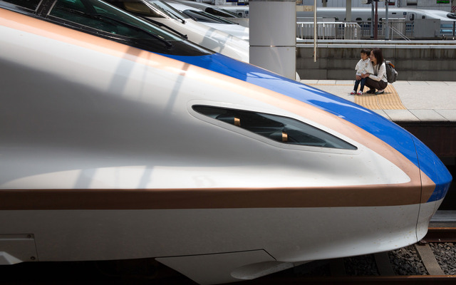 北陸新幹線（東京駅）　(c) Getty Images