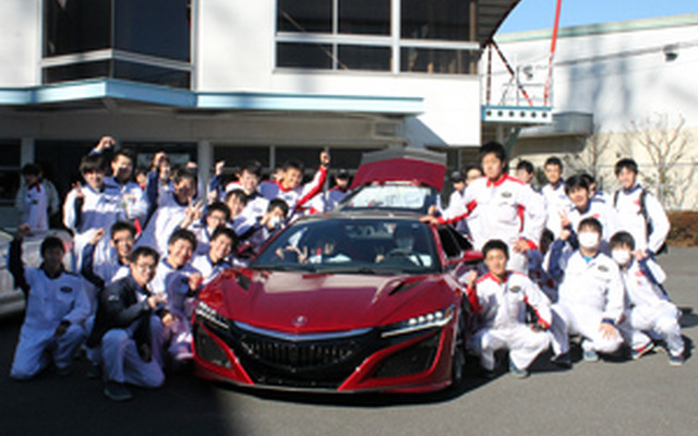 ホンダ学園の埼玉県のホンダテクニカルカレッジ関東に教材車として導入された新型NSX