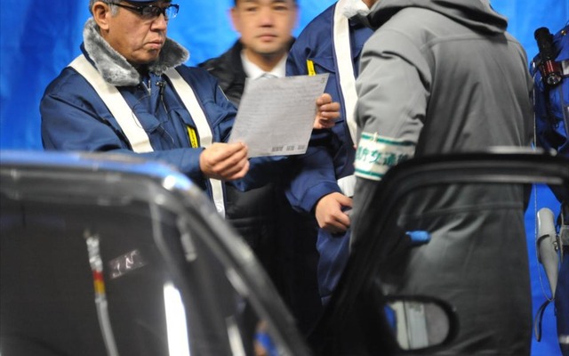 首都高速都心環状線で年末から年始にかけて行われた街頭検査（1日、東京都中央区）