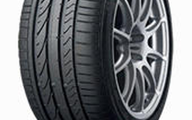 ブリヂストンの POTENZA RE050、アウディS8 に標準装着