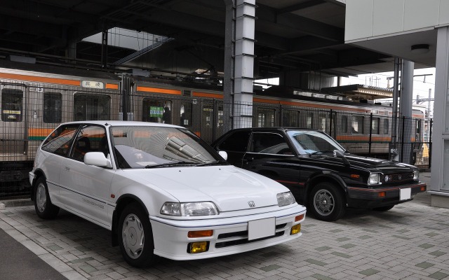 ホンダ シビックSi（左）とCX-S