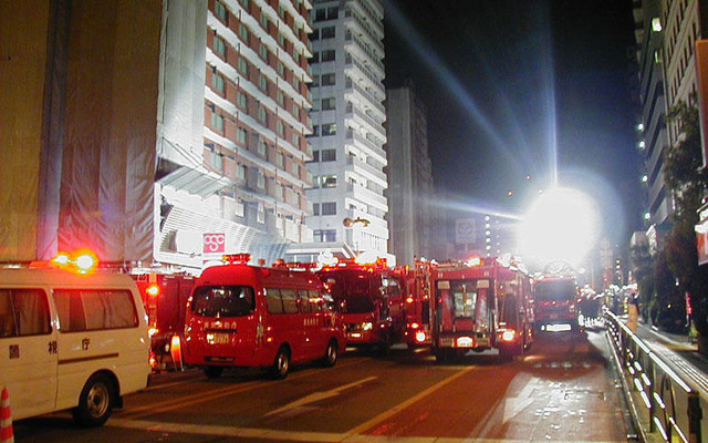 火災で東京都心環状線を封鎖12時間