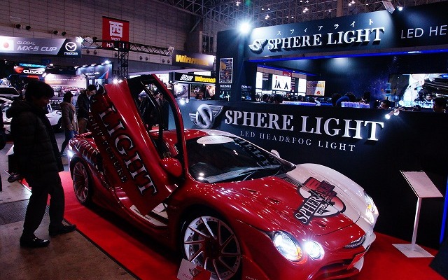 LEDランプを扱うスフィアライト。3ホールにある。