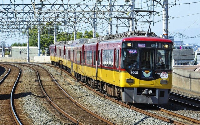 土曜・休日に運行されている京阪の快速特急『洛楽』。2月のダイヤ改正で平日も運行されるようになる。