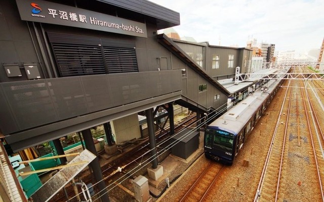 リニューアルされた平沼橋駅の外観。