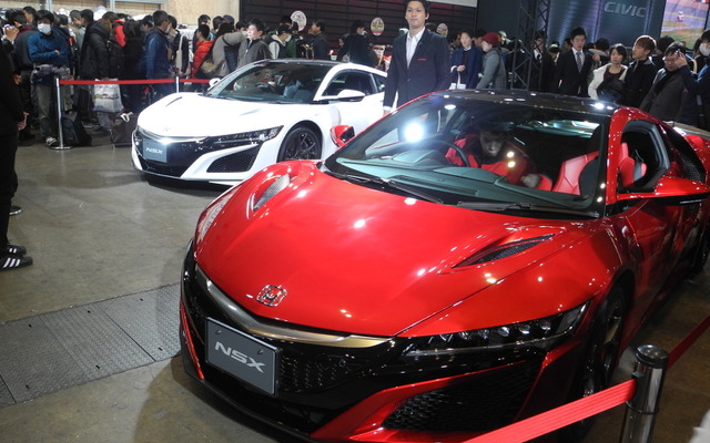 ホンダ『NSX』のコックピット体験の様子