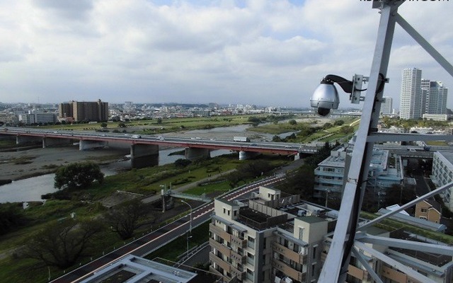 ライブカメラは東京電力パワーグリッドが所有する送電用鉄塔に設置され、二子玉川駅近辺の多摩川の様子を広域で確認することができる（画像はプレスリリースより）