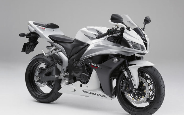 ホンダ CBR600RR をフルモデルチェンジ