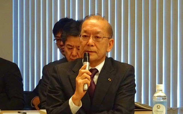 梶川専務　《撮影 池原照雄》