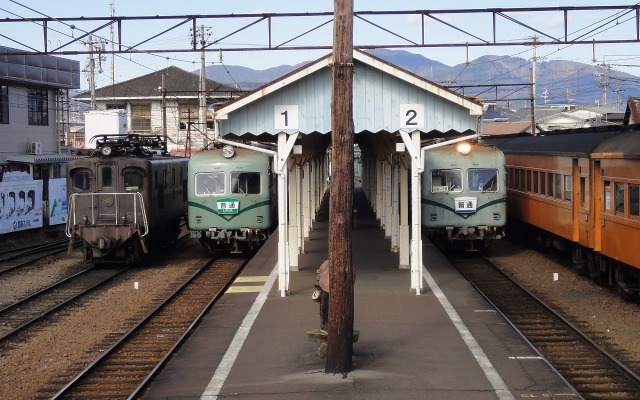 新金谷駅で並んだ元・南海の21000系。2月26日に乗車・撮影会ツアーが行われる。