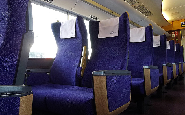 東武500系「リバティ」車内