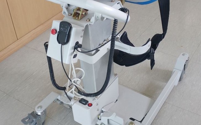 移乗アシストロボット ロビン-T