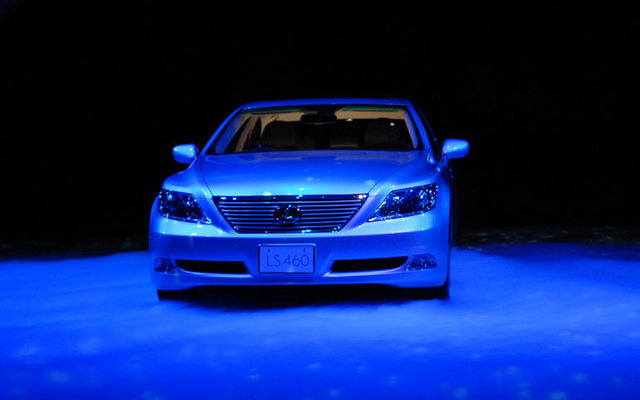 【株価】見送りムードの中、自動車は堅調
