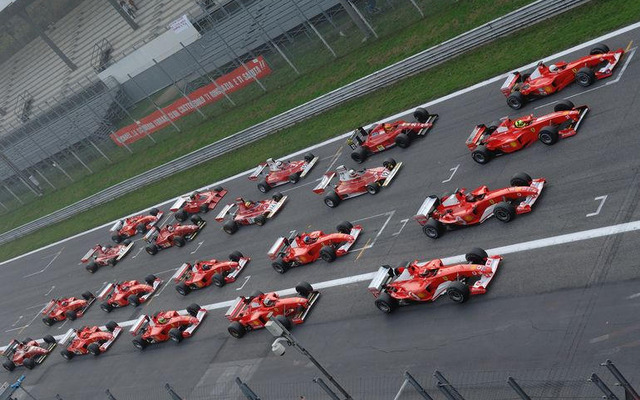フェラーリ最大のパレード…ギネスに挑戦