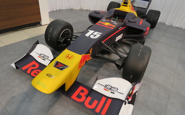 ホンダの今季モータースポーツ活動発表会にレッドブルカラーのSF14が登場。