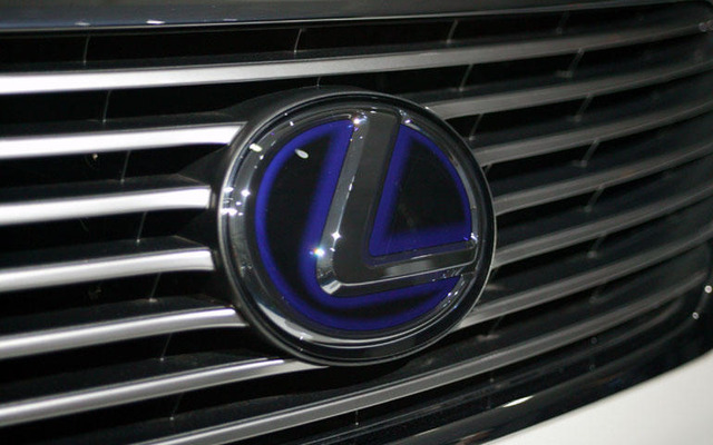 【レクサス LS600h 発表】専用デザイン