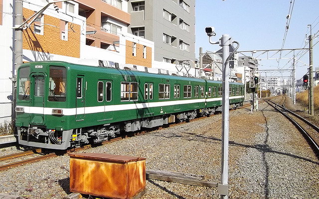2月16日に亀戸線運用に就いた昭和30年代試験塗装カラーの8568編成（2月16日、亀戸駅）