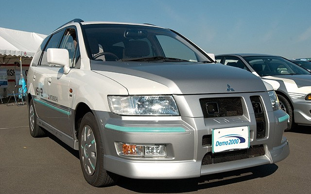 三菱自動車の最先端安全技術が公道を走る!! 心配なんだけど……