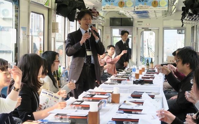 叡山電鉄は恒例となった『えいでん日本酒電車』を今年も運行する。写真は2016年の『日本酒電車』の様子。