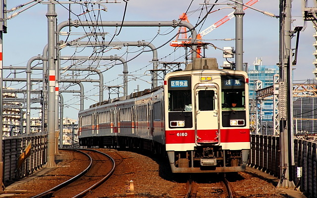 東武の4月ダイヤ改正で日光方面に向かう快速・区間快速が廃止されることになった。写真は区間快速。