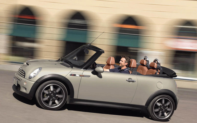 MINI、特別仕様車 サイドウォーク 発売