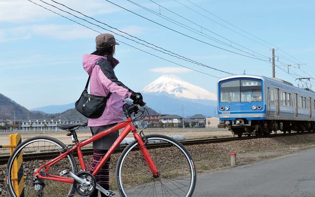 駿豆線で行われている「サイクルトレイン」の実証実験は4月から本格運用に移行。土曜・休日は自転車を持ち込める時間帯が拡大する。