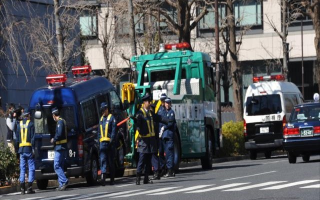 機動隊のワンボックス車と貨物トラックが官邸前で右直事故（9日・千代田区永田町1）
